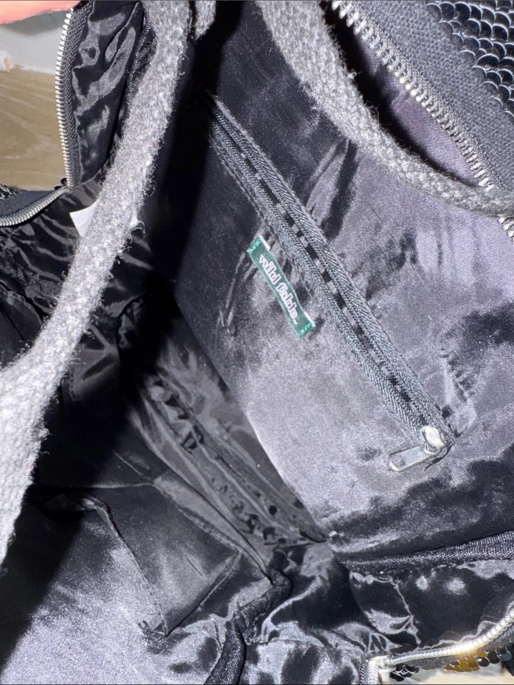 Sparkle back pack 🤍🖤🤍